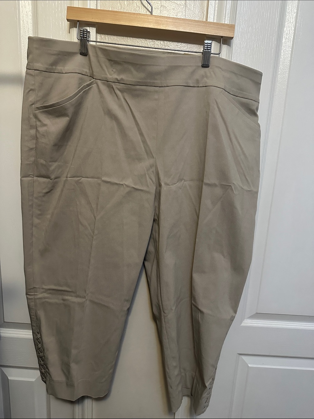 Chico's Taupe Pull-On Capri Pants